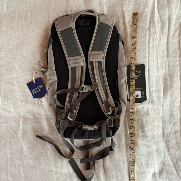 OSPREY NWT Daylite “Concrete Gray” Backpack - Picture 7 of 7